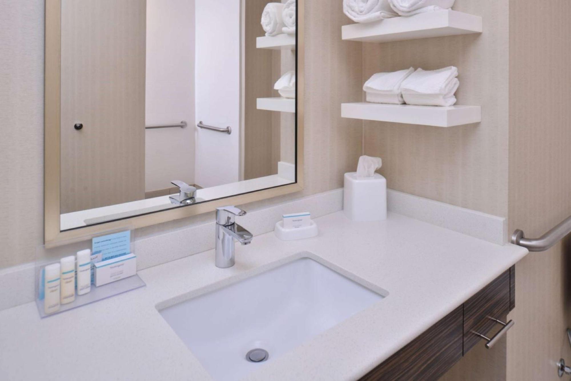 Hampton Inn & Suites Бенд Екстериор снимка